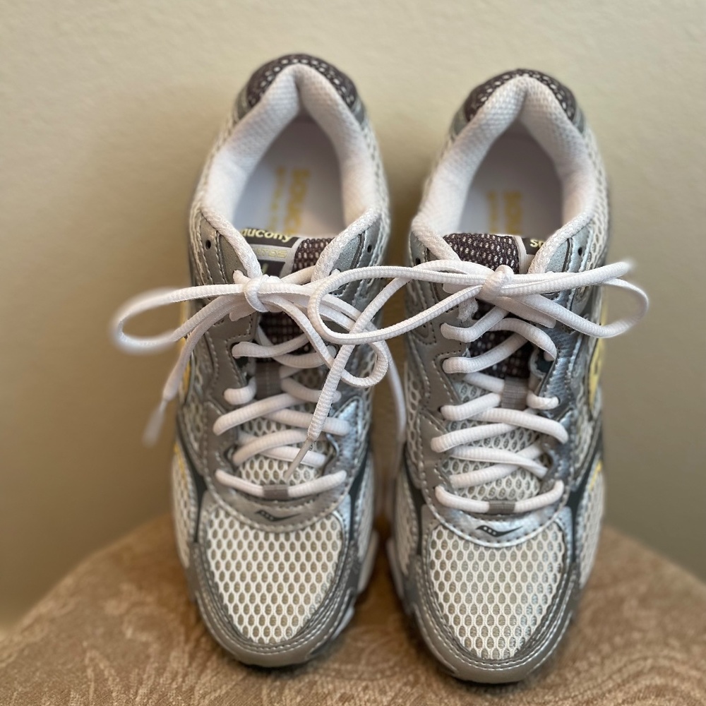 Saucony Grid Stratos 4 Running Shoe, Womens Size 8M